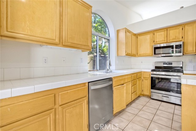 28570 Sand Island Way, Menifee CA: https://media.crmls.org/medias/8a88bb5c-fc09-45b3-9f9f-d6d9460f60aa.jpg