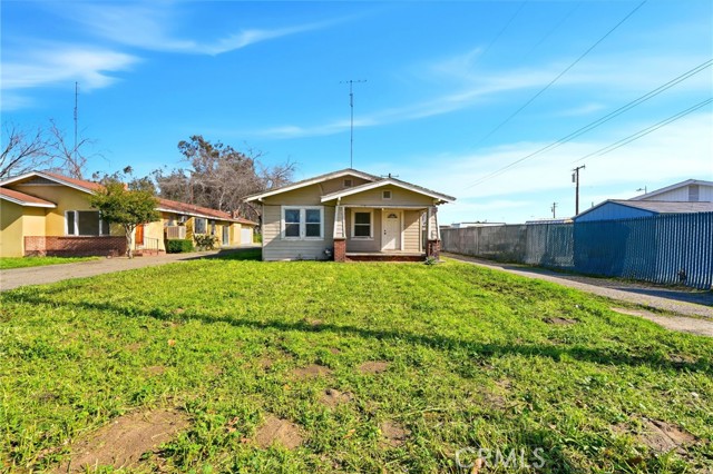 Detail Gallery Image 2 of 25 For 901 S 11th, Hanford,  CA 93230 - 3 Beds | 1 Baths