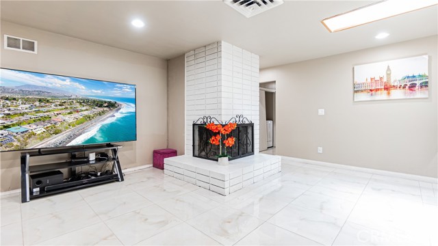 931 N Eucalyptus Avenue, Rialto CA: https://media.crmls.org/medias/8a8a53bb-c0a4-435a-a5c7-1a824b98c18b.jpg