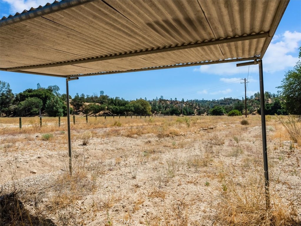https://media.crmls.org/medias/8a8aa6ea-43d4-4db4-b573-580aff7f263e.jpg?preset=X-Large