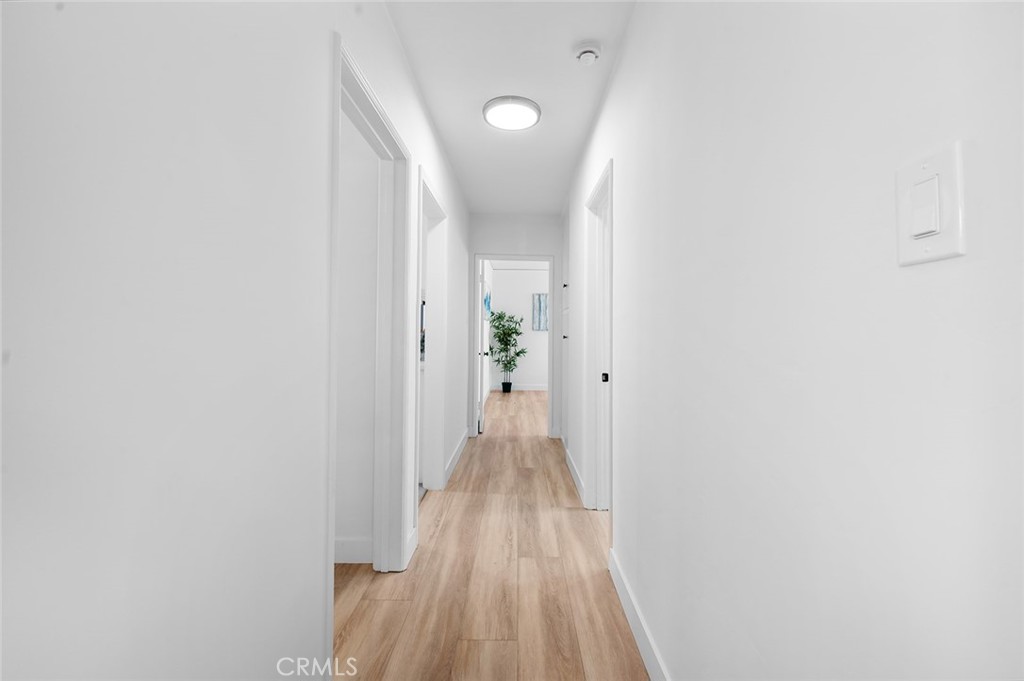https://media.crmls.org/medias/8a8bc02d-e78c-4dad-a228-08876e20d389.jpg?preset=X-Large