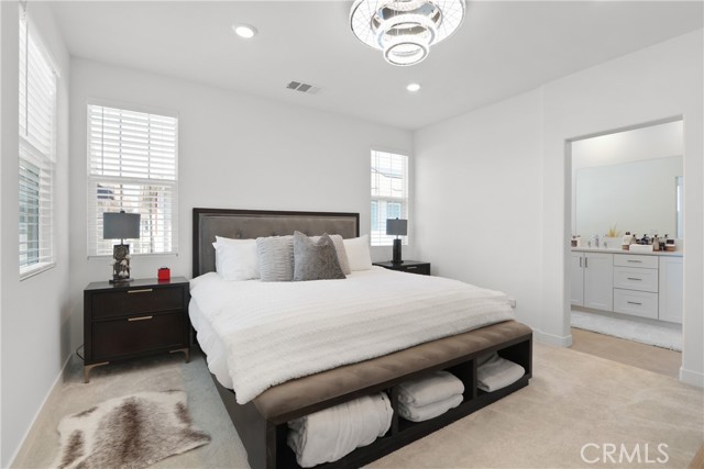 Detail Gallery Image 11 of 25 For 1096 N Anaheim Blvd., Anaheim,  CA 92801 - 4 Beds | 3/1 Baths