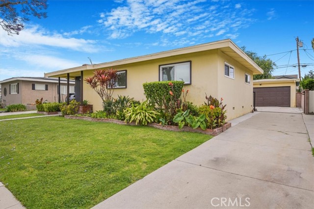 2216 Canehill Avenue, Long Beach CA: https://media.crmls.org/medias/8a8c4e5d-7400-4b0e-b4b0-d2cf75403ed0.jpg