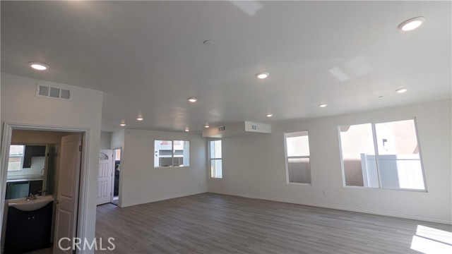 Detail Gallery Image 10 of 21 For 15115 Logos Ct, North Hills,  CA 91343 - 3 Beds | 3 Baths