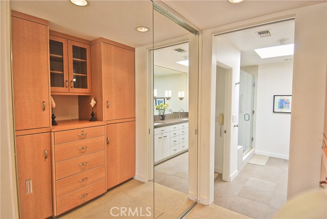 28 Fairway Drive, Manhattan Beach CA: https://media.crmls.org/medias/8a8e4a64-9dc2-4b8f-a3e6-0a1d62309b32.jpg