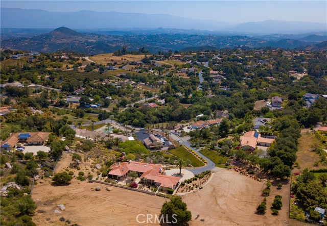 28306 Crescent Hill Way, Escondido CA: https://media.crmls.org/medias/8a8e8c3a-e6b4-4cf4-94f7-237b8d24b29f.jpg