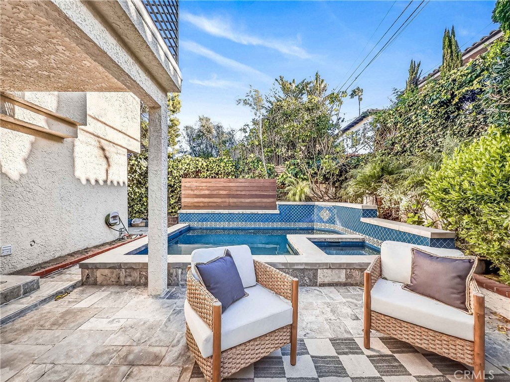 https://media.crmls.org/medias/8a8f00e0-6861-4ca9-b78b-d5129b039552.jpg?preset=X-Large