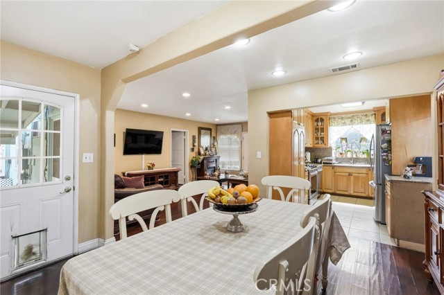 Detail Gallery Image 9 of 33 For 18149 Saticoy, Reseda,  CA 91335 - 3 Beds | 2 Baths