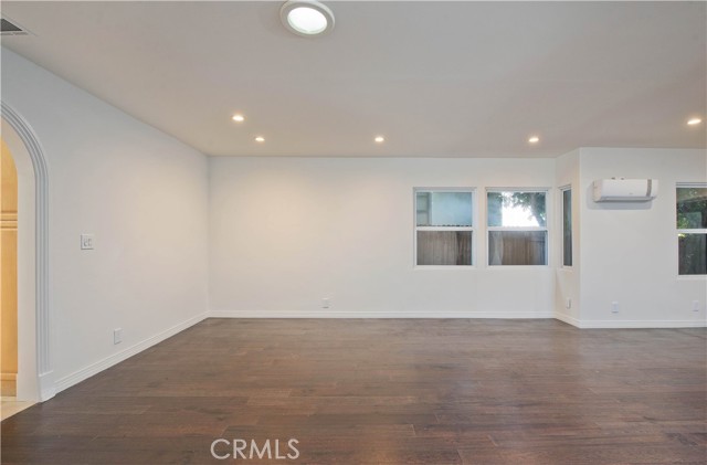 Detail Gallery Image 5 of 37 For 12413 Westminster Ave, Los Angeles,  CA 90066 - 6 Beds | 5 Baths