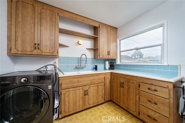 15129 Fonthill Avenue, Lawndale CA: https://media.crmls.org/medias/8a916564-0bd6-4270-888a-5b287ee218ab.jpg
