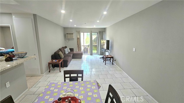 Detail Gallery Image 5 of 29 For 17900 Sherman Way #226,  Reseda,  CA 91335 - 1 Beds | 1 Baths