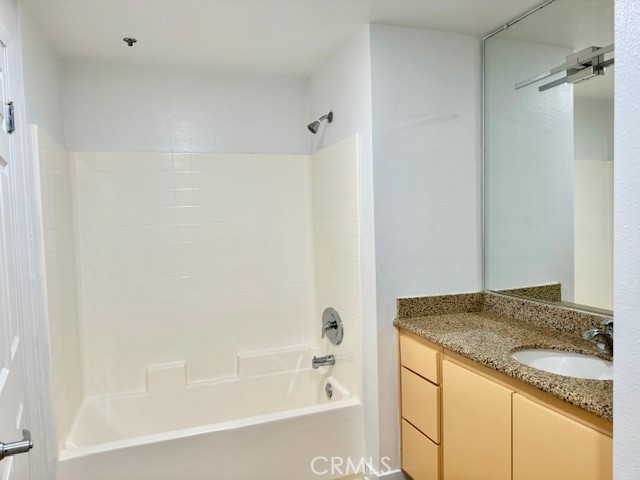 Detail Gallery Image 11 of 20 For 160 S Hudson Ave #202,  Pasadena,  CA 91101 - 2 Beds | 2 Baths