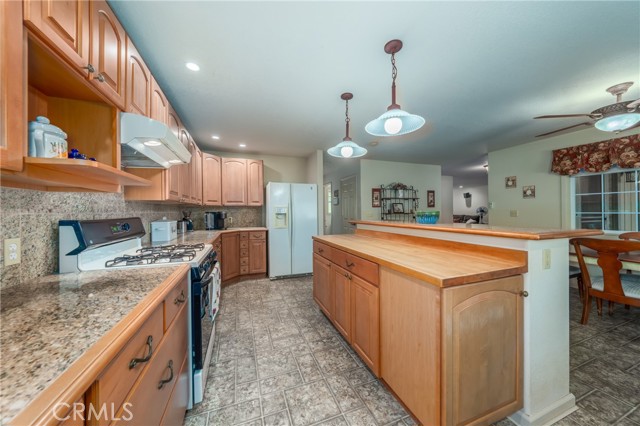 Detail Gallery Image 13 of 35 For 8656 Paradise Valley Bld, Lucerne,  CA 95458 - 3 Beds | 2/1 Baths