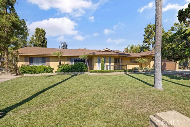 531 N Cherry Tree Lane, Anaheim CA: https://media.crmls.org/medias/8a94e0e5-5f17-4d37-b769-a5b65fca4277.jpg