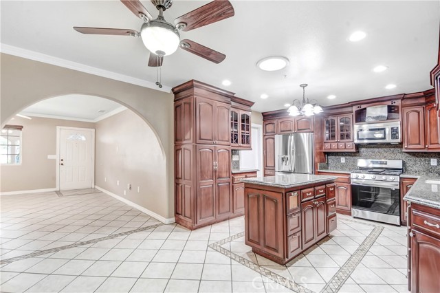 1363 Mckinley Avenue, Escondido, California 92027, 4 Bedrooms Bedrooms, ,2 BathroomsBathrooms,Residential rental,For Sale,Mckinley Avenue,SB24132575