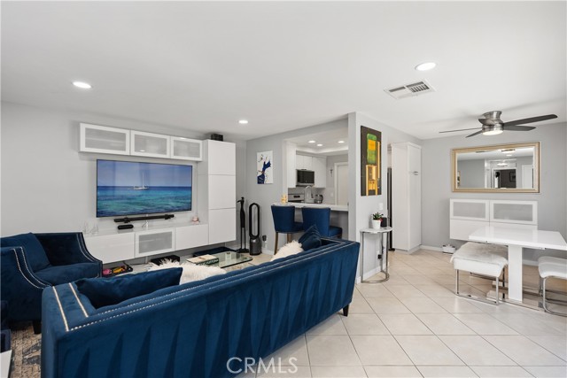40 Tangerine, Irvine CA: https://media.crmls.org/medias/8a973bd5-12cd-42d1-af98-49bb2f5d33be.jpg