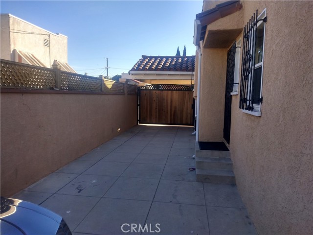 2035 W 71st, Los Angeles CA: https://media.crmls.org/medias/8a97659a-30aa-4435-98ae-f9ded02eed54.jpg