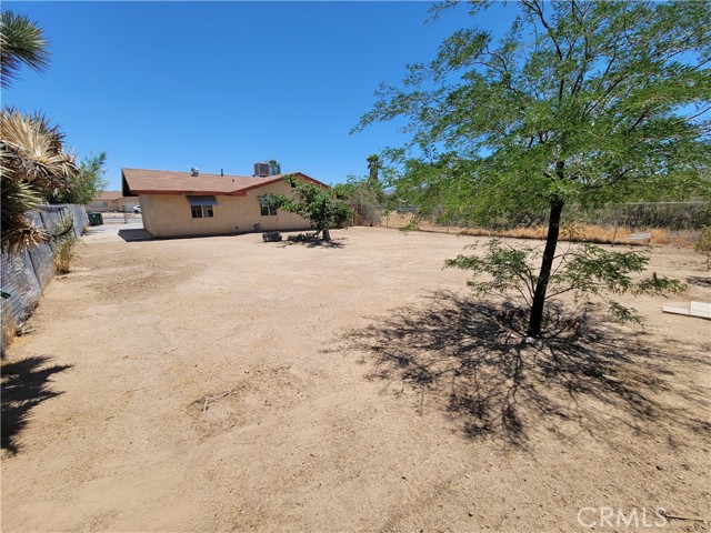 Detail Gallery Image 5 of 34 For 7100 Cholla Ave, Yucca Valley,  CA 92284 - 2 Beds | 1 Baths