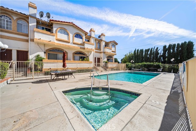 Detail Gallery Image 42 of 47 For 19950 Sherman Way Unit a a,  Winnetka,  CA 91306 - 3 Beds | 4 Baths