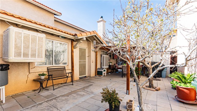 Detail Gallery Image 3 of 20 For 12450 Silverwood Ln, Victorville,  CA 92395 - 4 Beds | 2/1 Baths