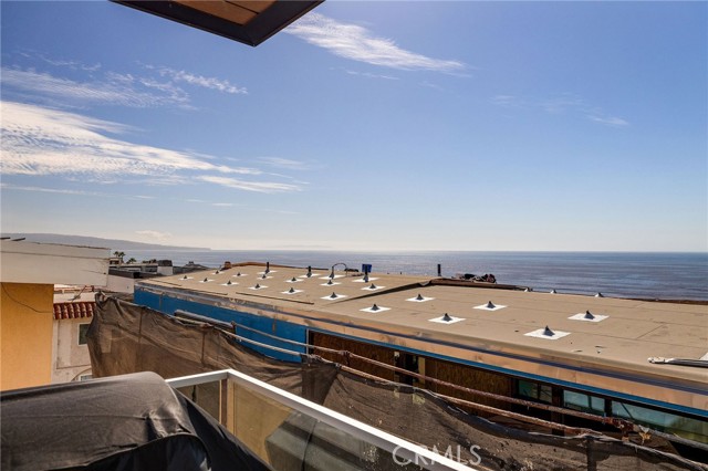 232 32nd Place, Manhattan Beach CA: https://media.crmls.org/medias/8a9979b1-844a-4896-8761-b8af258e1948.jpg