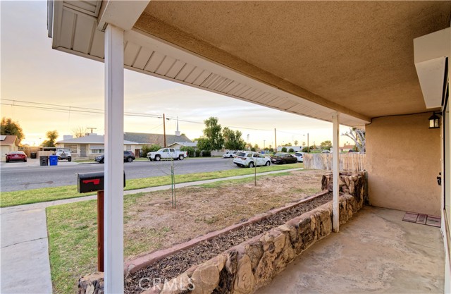 Detail Gallery Image 3 of 26 For 340 N Lovekin, Blythe,  CA 92225 - 3 Beds | 2 Baths