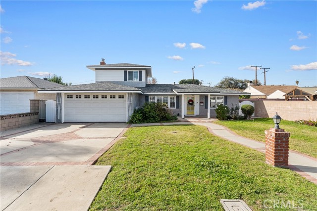 1045 Cathedral Way, Pomona CA: https://media.crmls.org/medias/8a9a557b-542d-4a18-8b34-d664ed8d97d7.jpg
