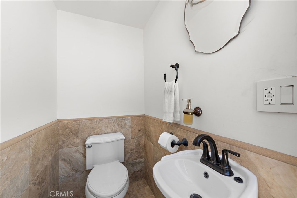 https://media.crmls.org/medias/8a9aad51-5398-463c-aade-3496517be1d7.jpg?preset=X-Large
