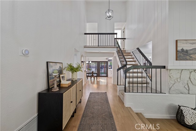 Detail Gallery Image 6 of 52 For 25457 via Macarena, Valencia,  CA 91355 - 5 Beds | 3 Baths