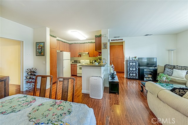 Detail Gallery Image 3 of 44 For 735 Francesca #202,  Walnut,  CA 91789 - 2 Beds | 2 Baths