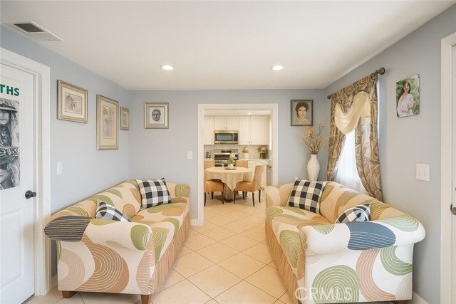 Detail Gallery Image 16 of 26 For 117 E Sycamore St, Anaheim,  CA 92805 - 6 Beds | 2 Baths