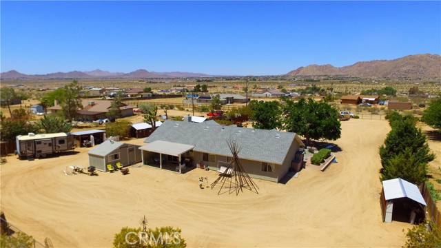 24212 Kansa Road, Apple Valley CA: https://media.crmls.org/medias/8a9c6d7b-8ccf-4dc1-b4f6-7b08f81562b7.jpg