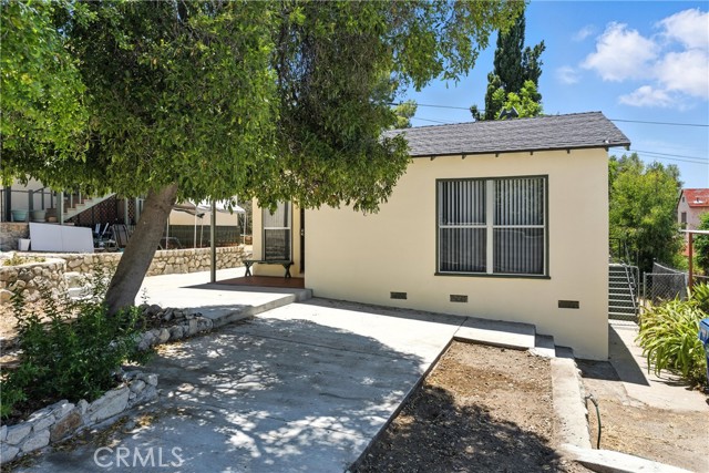 10416 Fairgrove, Tujunga CA: https://media.crmls.org/medias/8a9e9677-e4e7-4053-bde1-9194b54ee626.jpg