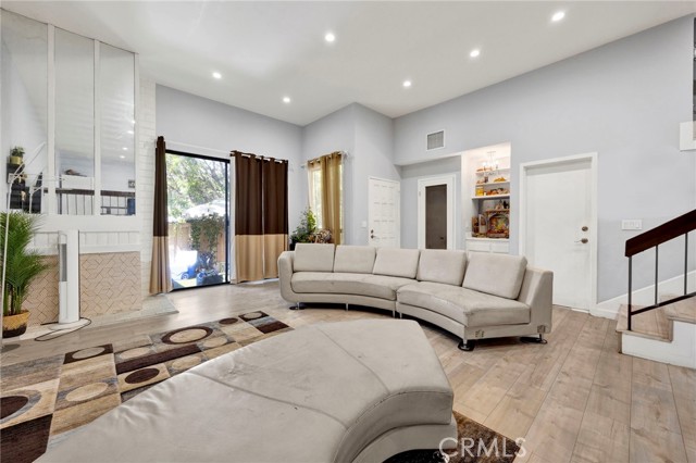 5533 Edward E Horton Lane, Encino CA: https://media.crmls.org/medias/8a9eba78-f7e0-4c81-90e8-6d2e29bfd630.jpg