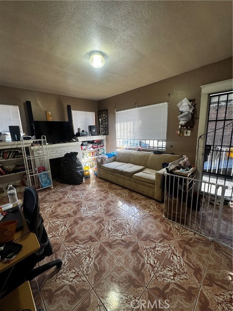 Detail Gallery Image 19 of 21 For 281 E 48th St, Los Angeles,  CA 90011 - – Beds | – Baths