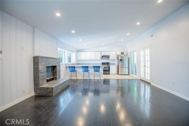 Detail Gallery Image 6 of 22 For 8561 Orion Ave, North Hills,  CA 91343 - 2 Beds | 2 Baths