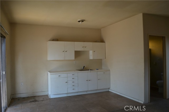 2121 N Pass Avenue, Burbank CA: https://media.crmls.org/medias/8aa06197-6a51-4d24-830e-583f798ea870.jpg