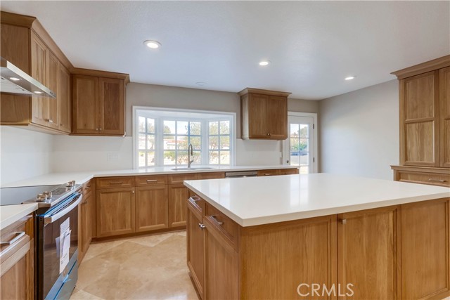 Detail Gallery Image 9 of 45 For 25302 Wilkes Pl, Laguna Hills,  CA 92653 - 5 Beds | 3 Baths