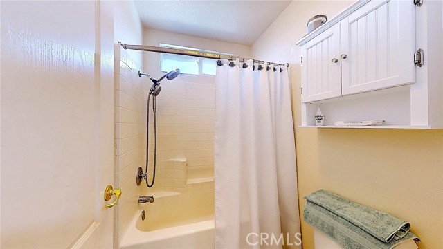 223 Vintage Drive, Turlock CA: https://media.crmls.org/medias/8aa1c384-5693-4dc5-b333-310afde2384e.jpg