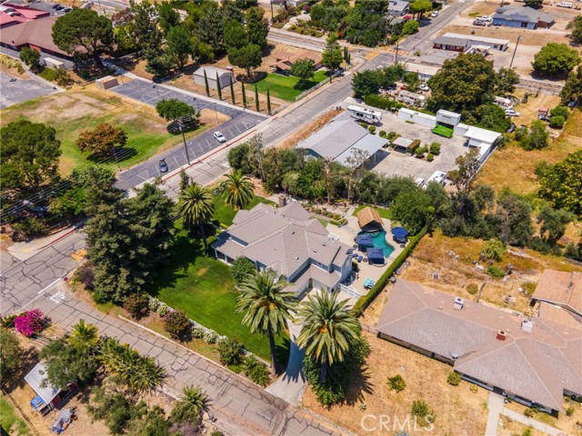 1033 Kimbark Avenue, San Bernardino CA: https://media.crmls.org/medias/8aa3011b-b94d-4d5b-a85b-7ffb297d3ebc.jpg