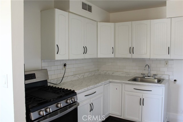 Detail Gallery Image 5 of 9 For 38903 Rambler Ave #1,  Palmdale,  CA 93550 - 3 Beds | 1 Baths