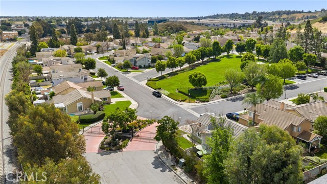 831 Arbor Cir, La Verne CA: https://media.crmls.org/medias/8aa39232-31a2-4d3c-8237-cf81495381b9.jpg