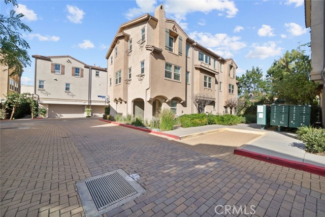 Detail Gallery Image 2 of 40 For 7214 N Chestnut, Van Nuys,  CA 91405 - 2 Beds | 3 Baths