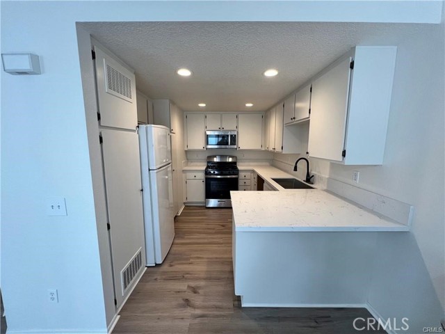 Detail Gallery Image 3 of 17 For 8353 Sunset Trail Pl, Rancho Cucamonga,  CA 91730 - 2 Beds | 2/1 Baths