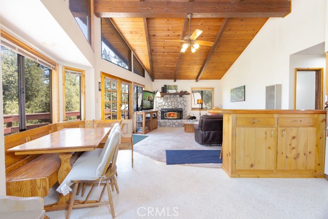15529 San Moritz Drive, Pine Mountain Club CA: https://media.crmls.org/medias/8aa6e85a-6068-40f6-b9a2-b1f028375328.jpg