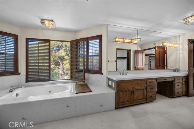 25472 Via Acorde, Valencia CA: https://media.crmls.org/medias/8aa7067d-50c6-4d2b-b94e-810b94dfb751.jpg