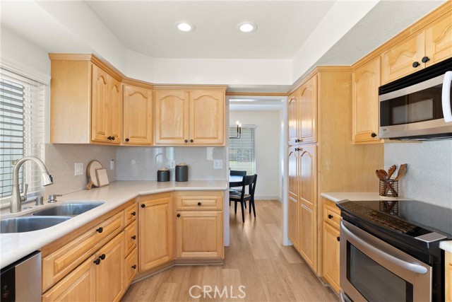 21292 Bulkhead Circle, Huntington Beach CA: https://media.crmls.org/medias/8aa71560-f39c-4216-951a-57f598492e63.jpg