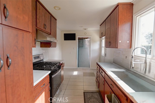 Detail Gallery Image 3 of 16 For 1402 N Parsons, Santa Ana,  CA 92703 - 4 Beds | 2 Baths