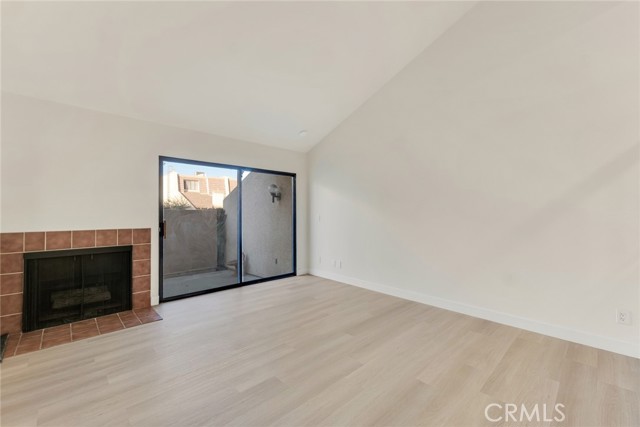 Detail Gallery Image 6 of 41 For 18423 Collins St a,  Tarzana,  CA 91356 - 2 Beds | 1/1 Baths