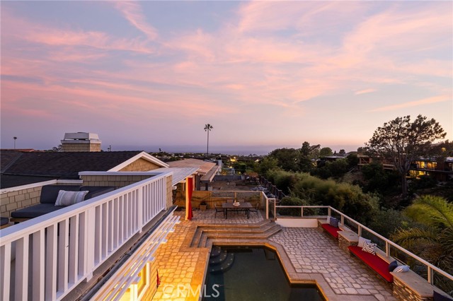633 Rockford Road, Corona del Mar CA: https://media.crmls.org/medias/8aa8d985-1157-4db0-9ece-68ba0c825a48.jpg